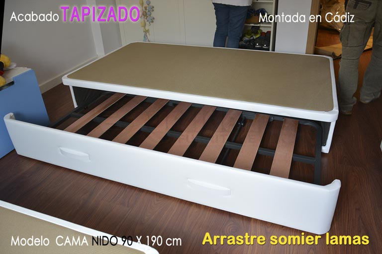 Montada en Cádiz, Andalucía cama supletoria con nido de lamas en dormitorio doble