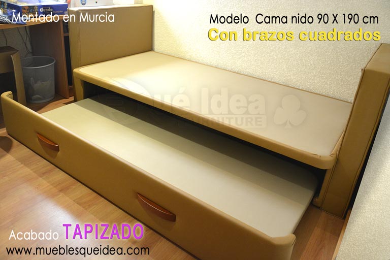 Cama nido supletoria tapizada con brazos cuadrados montada en Murcia