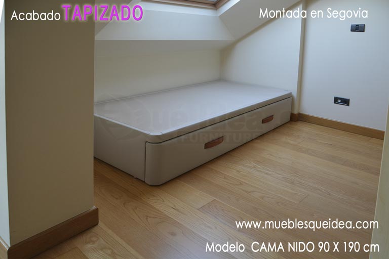 Elegante cama nido supletoria en buardilla montada en Segovia