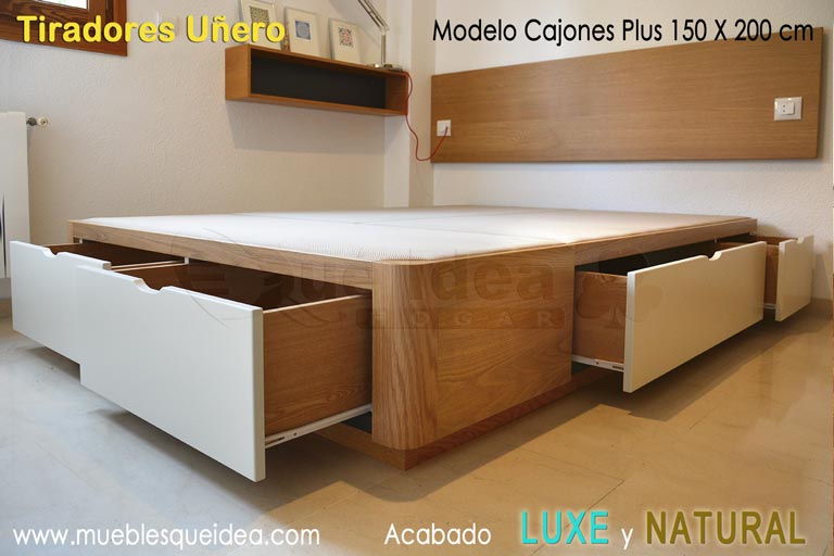 Cama con cajones en dos acabados de madera natural y lacada montada en Santander