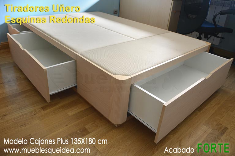 Cama con cajones acadado forte a base de tablero de partículas imitando la madera de abedul, de 135x180 con esquinas Redondas