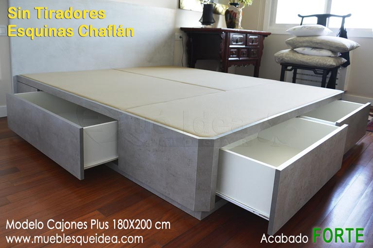 Cama con cajones de 180x200 acabada en madera Forte color hormigón con las esquinas Chaflán, montaje realizado en Valencia