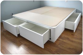 Montaje realizado en Barcelona de una cama con cajones