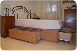 Cama de madera con cajones sin tiradores