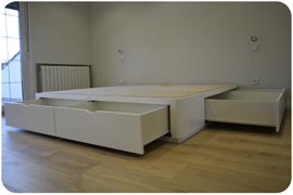 Cama con cajones de madera grande
