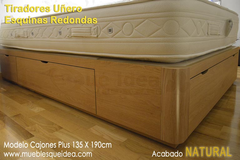 Ejemplo montaje de una Cama de madera Natural de roble con cajones modelo Plus de 135x190 cm con los tiradores Uñero y esquinas Redondas montada en Madrid