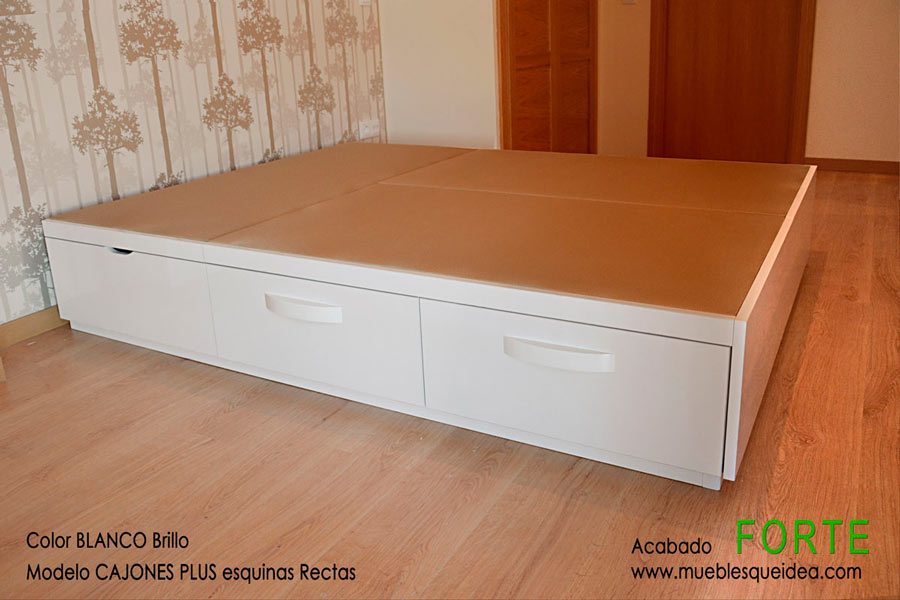 Canapé blanco acabado forte con las esquinas rectas