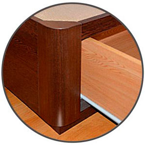 Canapé con las esquinas de los pies de tipo redondas válido para componer un todo en uno