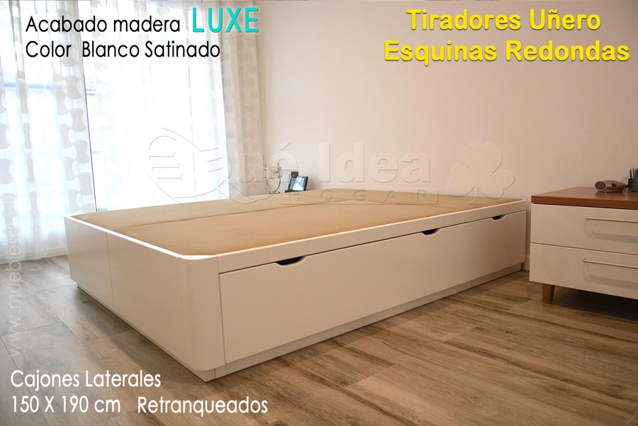 Costado de la cama con cajones blanca con tiradores uñero