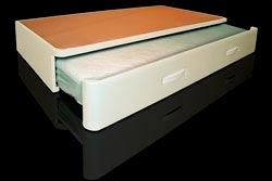 Cama nido con arrastre de lamas o base tapizada