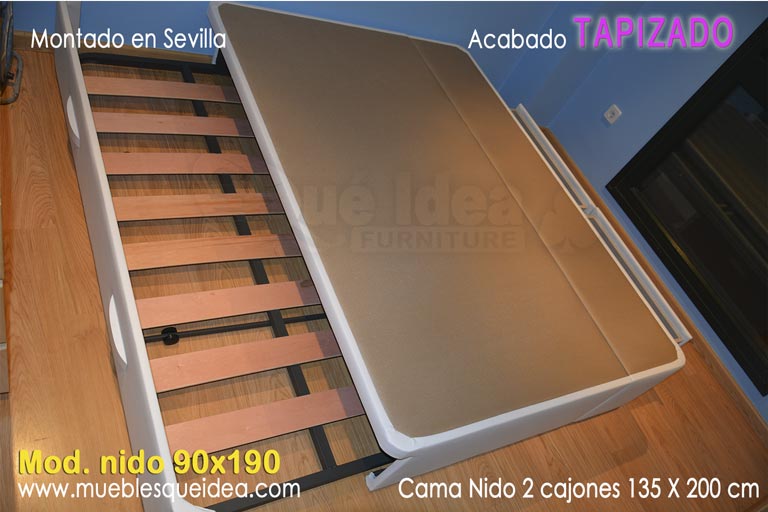 Cama de 135 cm de ancha por 200 cm de larga con nido por un lateral y tres cajones por el otro lateral color blaco con somier araastre de láminas montada en Sevilla