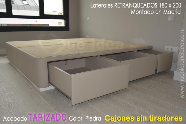 El cliente optó en este caso por no poner tiradores a su cama de matrimonio con cajones, ejemplo montado