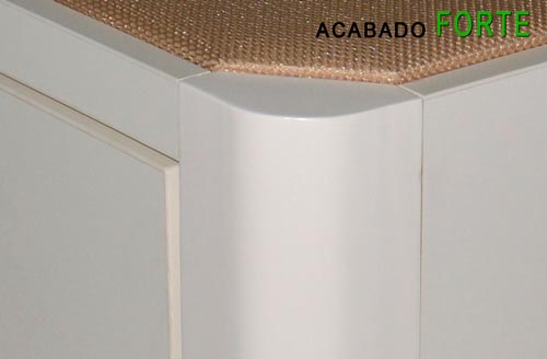 acabado Forte, compuesto por tablero de partículas y una capa de fibra polilaminada por cada lado