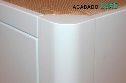 acabado Forte, compuesto por tablero de partículas y una capa de fibra polilaminada por cada lado