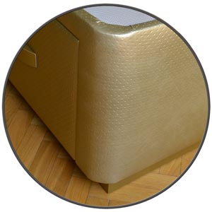 esquinas redondas en una cama con cajones