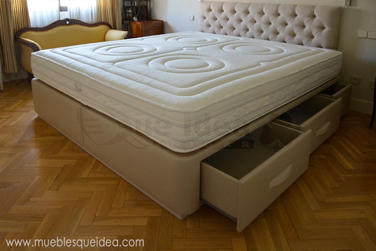 Colchón viscorrelax de 200x200 cm con canapé grande de seis cajones laterales montado en Valencia