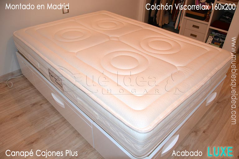 ejemplo de montaje realizado en Madrid de un Colchón Viscorrelax más cama canapé con cajones modelo Plus con acabado en madera Luxe de 160x200