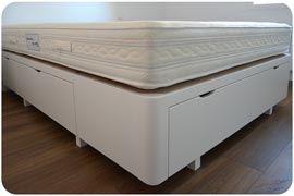 Colchón de muelles ensacados Viscorrelax en cama con cajones