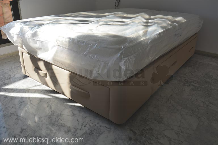 Colchón Viscorrelax de viscoelástica con muelle ensacado montado en Pontevedra junto con una cama con cajones