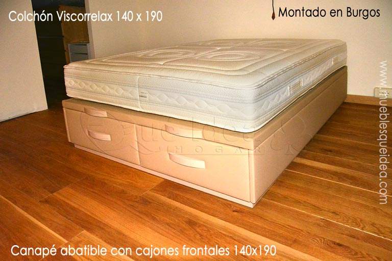 Este es un ejemplo de un colchón Viscorrelax montado en Burgos junto con un canapé con cajones Frontales de 140x190 tapizado en polipiel color beige