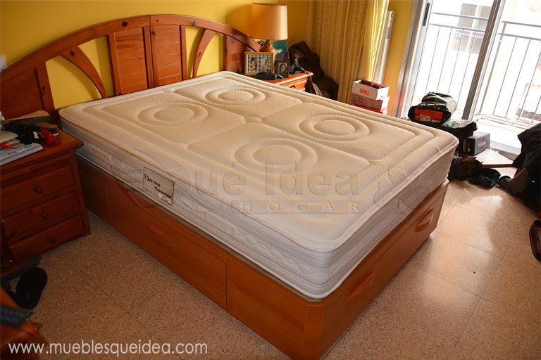 Colchón Viscorrelax de 140 x 190 y cama con cajones modelo Plus acabada en madera color cerezo montado en Valencia