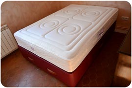 montaje en Madrid de un colchón Viscorrelax de muelle ensacado y canapé con cajones tapizado