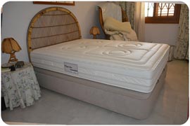 Colchón Viscorrelax y canapé abatible tapizado en tejido entregado en Valencia