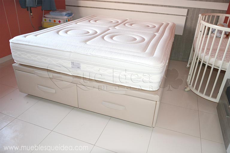 Colchón Viscorrelax y canapé abatible con cajonesen los pies de la cama de 180 x 200 cm entregado en Galicia