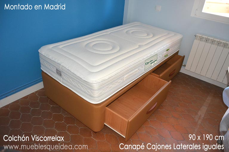 Colchón individual Viscorrelax y canapé con dos cajones en un lateral iguales tapizado en polipiel de la serie Elfos color camello