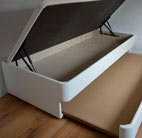 Canapé nido con arrastre de base tapizada, completo en color blanco, montado en Sevilla