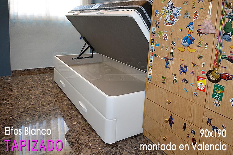 Ejemplo de Arcón Nido blanco de 90x190 montado en Valencia entre un armario y pared con colchón viscoelastico Viscómodo