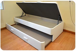 Canapé nido con arrastre de base tapizada montado en Cádiz