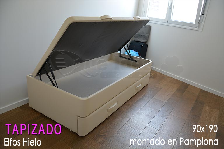 Ejemplo montado en Pamplona de un Canapé Nido color Hielo con los tiradores tapizados