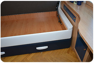 Canapé nido con tapa reformada para escritorio