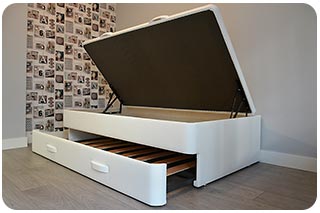 Canapé Nido blanco montado en Vizcaya