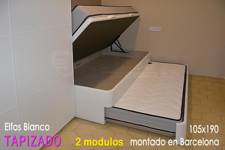 Canapé Nido montado entre un armario ropero y una pared en Barcelona, está fabricado en dos módulos