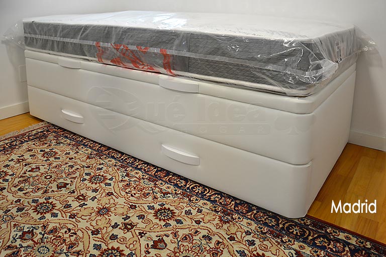 Canapé nido tapizado blanco montado en Madrid