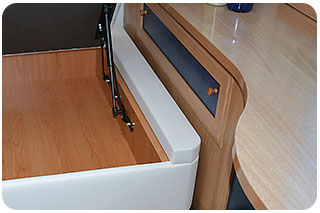 Detalle de la reforma en la tapa de un canapé nido