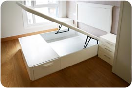 Canapé abatible con cajones frontales de apertura lateral montado en Vizcaya