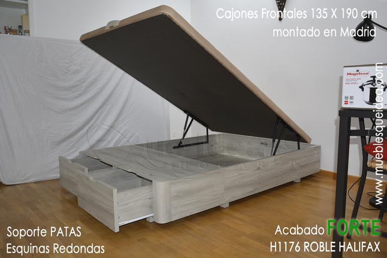 Canapé de tapa abatible con patas de 135x190 acabado FORTE en Tablero melamínico color H1176 de Egger Roble Halifax con cajones frontales montado en Madrid