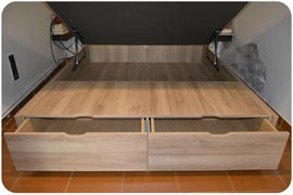 Canapé en madera con cajones frontales tiradores uñero