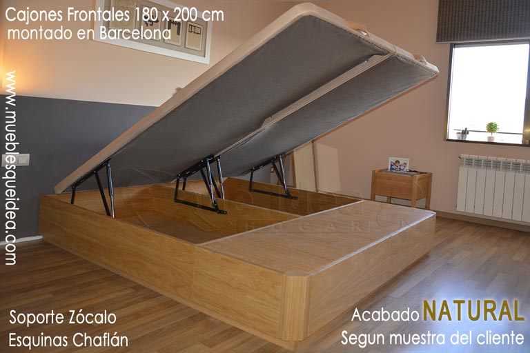 Canapé abatible con zócalo acabado Natural (Tablero rechapado en madera) con cajones frontales sin tiradores según muestra de madera del cliente