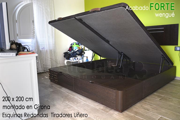 Canapé abatible de madera en color Wengué de 2 metros de largo por 2 metros de ancho con cajones frontales grandes montado en Girona