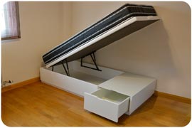 colchón y canapé abatible individual con un cajón frontal de apertura lateral montado en Salamanca