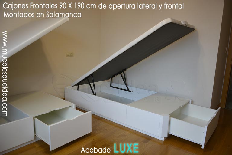 Dos canapés individuales de tapa abatible acabados en madera con un cajón cada uno en los pies de la cama ambos montados en Salamanca