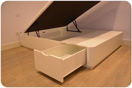 Canapé individual abatible en madera con pie de cama para almacenaje