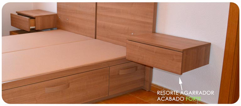 Detalle del tirador de la mesita flotante en un Todo en uno de Qué Idea Hogar