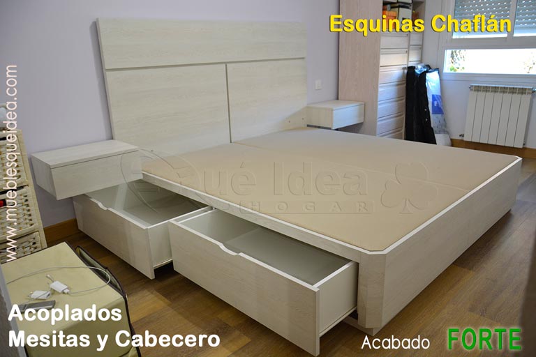 Conjunto de muebles de dormitorio compuesto por cabecero mesitas y canapé con 4 cajones todo en color de madera claro