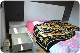 cabecero y mesitas colgadas cama con 4 cajones iguales