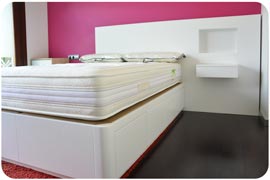 Cama con cajones mesitas y cabecero